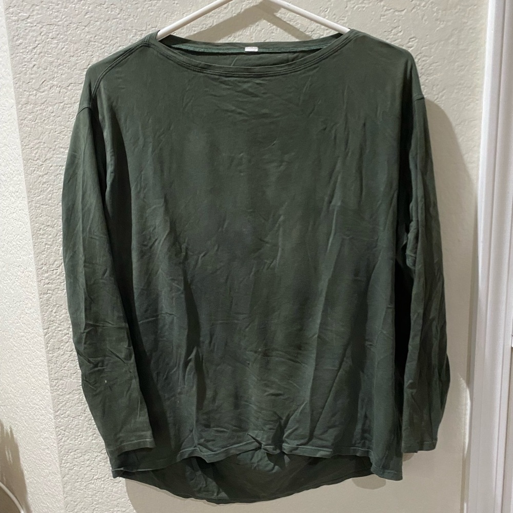 Lululemon green long sleeve floaty but tight on the arms probably a size 6 or 8